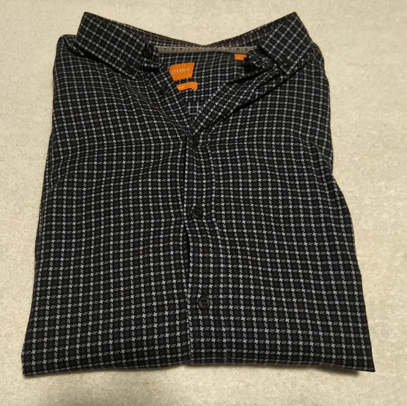 Men's Hugo Boss Button Down Dress Shirt - Picture 2 of 4